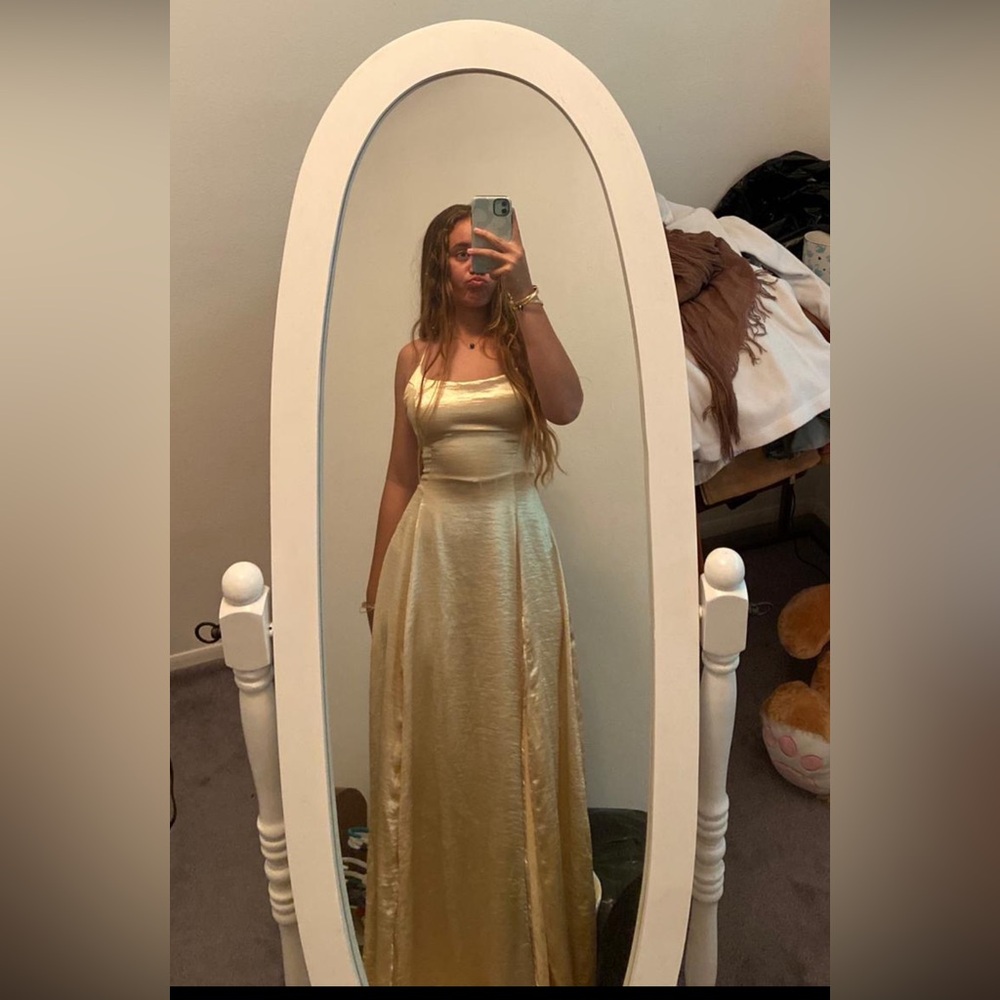 Gorgeous gold Lulu’s maxi💛